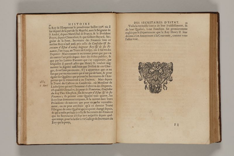Histoire des secretaires d'estat, contenant l'origine, le progrès, et l'etablissement de levrs charges, auec les eloges, les armes, blasons, & genealogies de tous ceux qui les ont possedées jusqu'à present